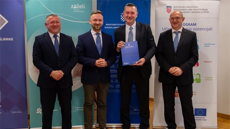Ministar Piletić u Osijeku dodijelio 31 ugovor vrijedan 30 milijuna eura za projekt „Zaželi"